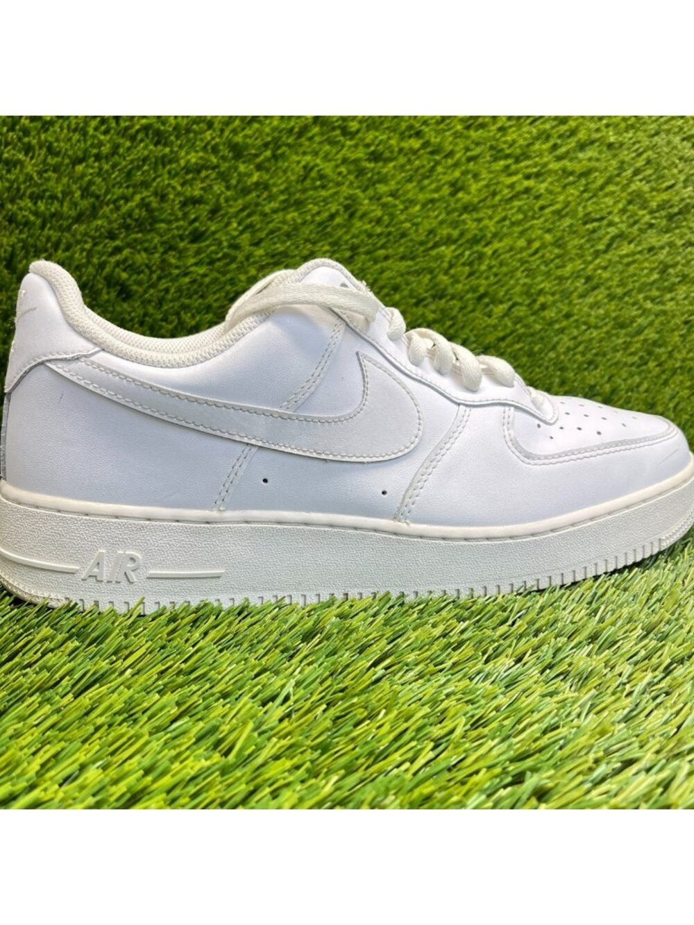 Nike Air Force 1 '07 Low Mens Size 12 White Athletic Lifestyle Shoes Sneakers